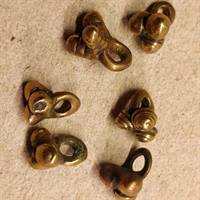 Alle forskellige former i gamle perler i messing fra Afrika, 6 stk.